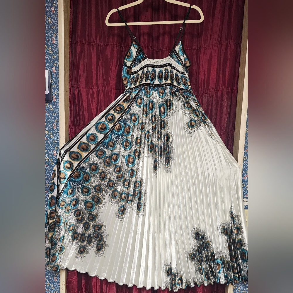 Pleated Maxi Dress with Peacock Motif - White/Teal - Picture 2 of 6